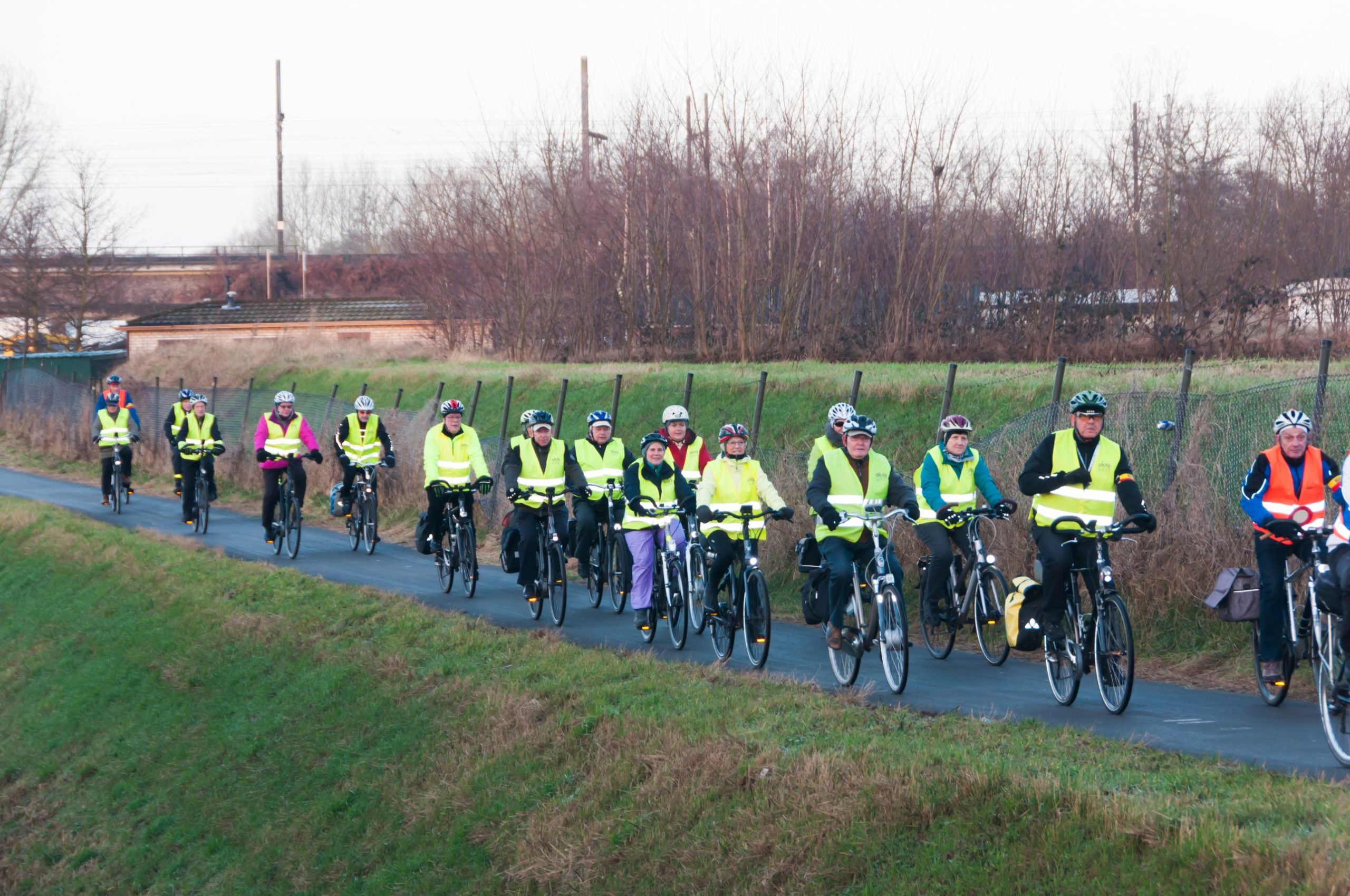 Fietsen in groep wegcode Eenlevenlangsporten